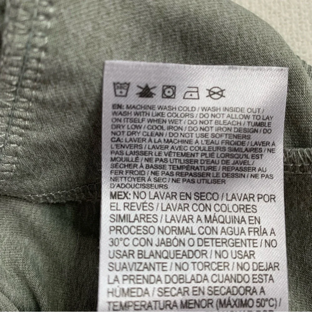 NIKE Dry Fit Girls Gray Sweatshirt Holographic Nike Logo‎ Crossover Hem YOUTH 6M